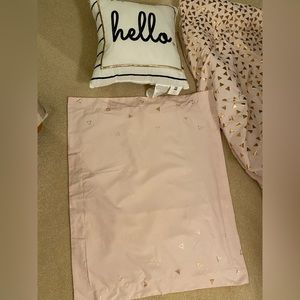 Bed comforter w/ pillow and shams